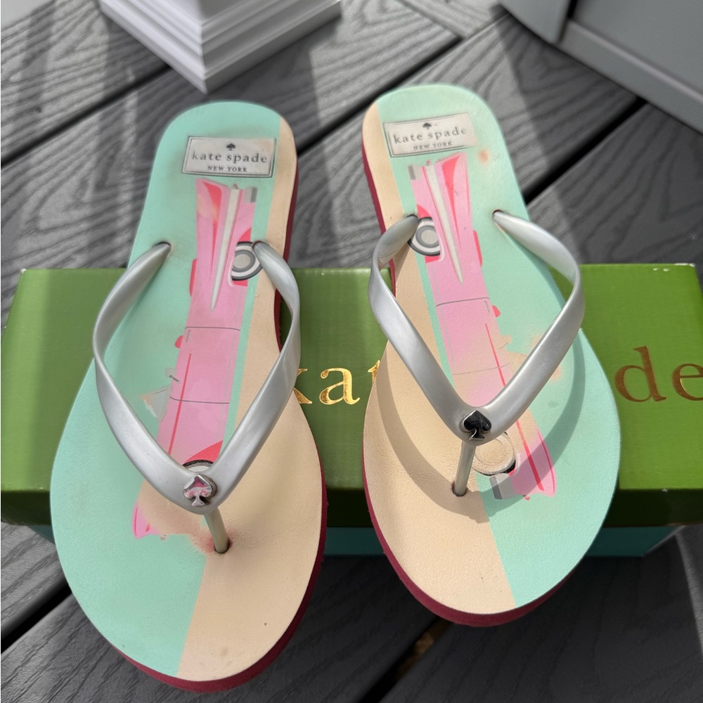Kate Spade Mint, Cream & Pink Graphic Flip Flops. Size 8 - Picture 7 of 8